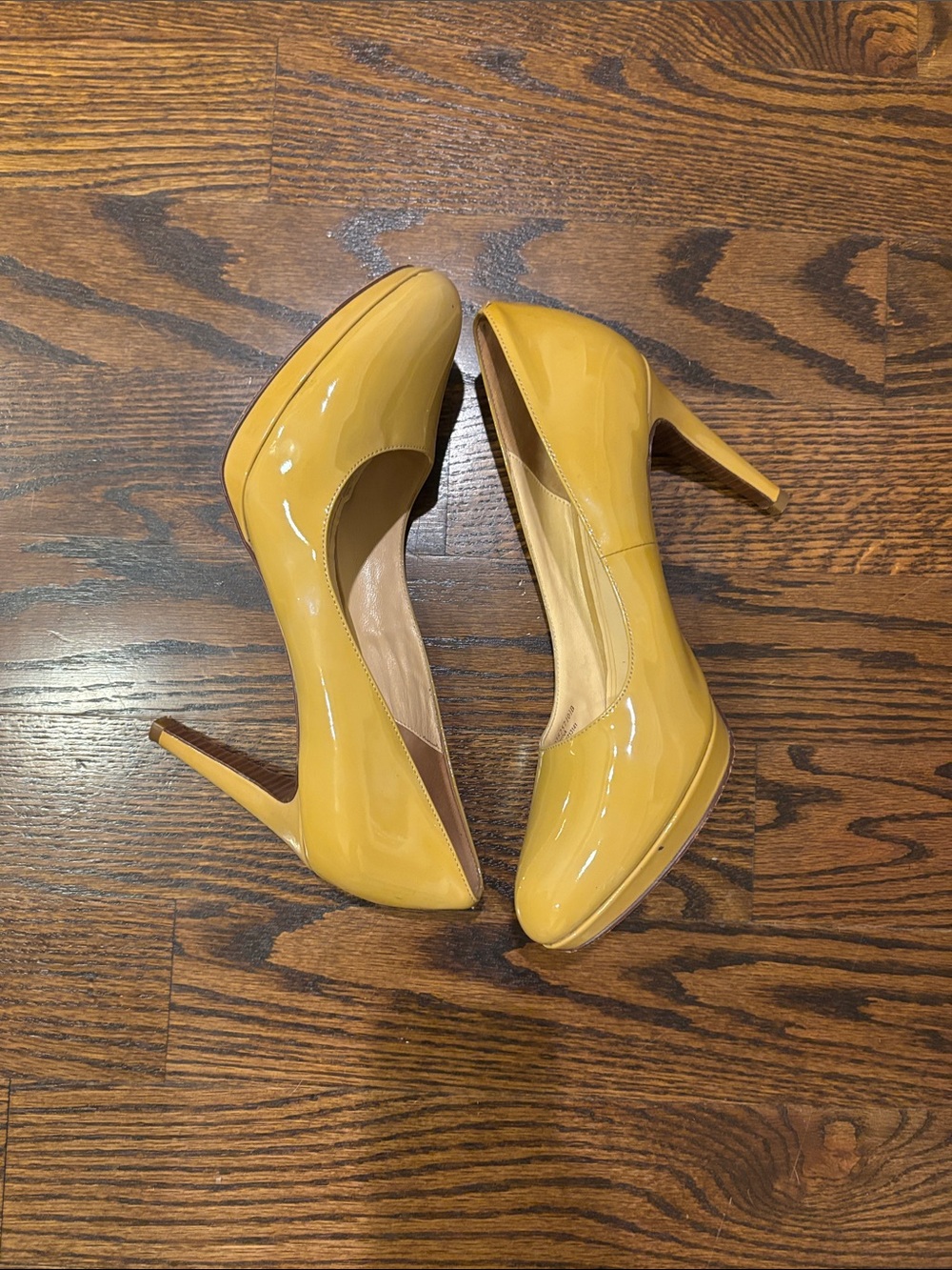 NWOT Cole Haan chelsea patent leather yellow pump size 10.5 with Nike technology